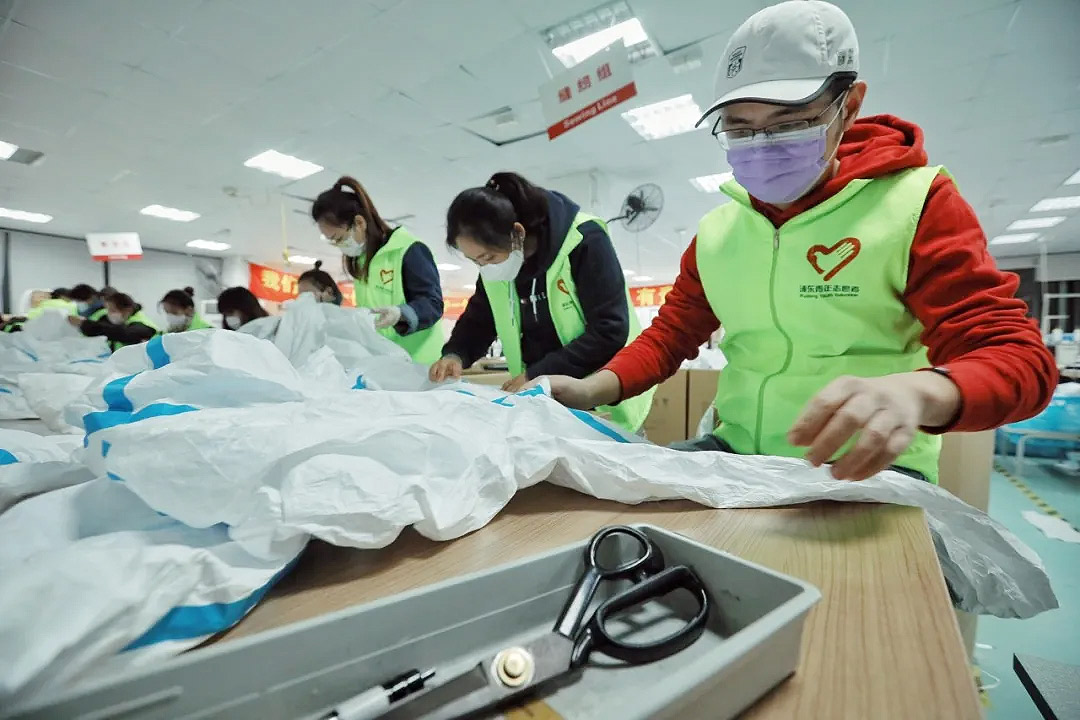 這些“守護者”們在上海誠格干了件大事！——20天，750人次，經(jīng)手近4萬件防護服！
