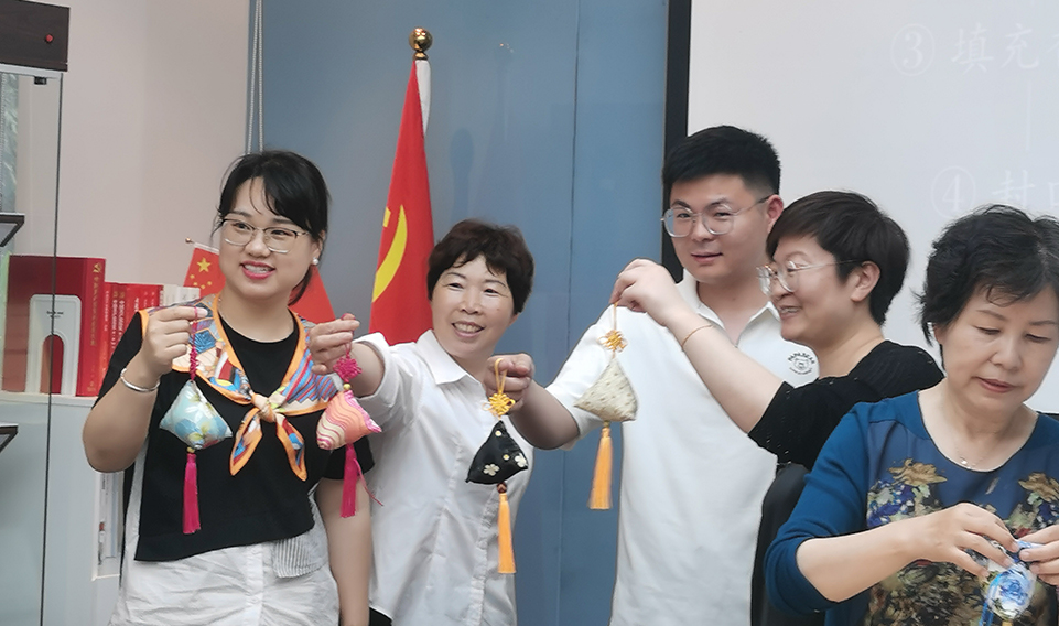 香韻端午，情滿誠格——上海誠格集團工會組織開展端午香囊制作活動